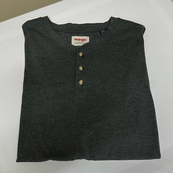 New without Tags Men’s Wrangler Authentics Three Button T-Shirt - Picture 1 of 8